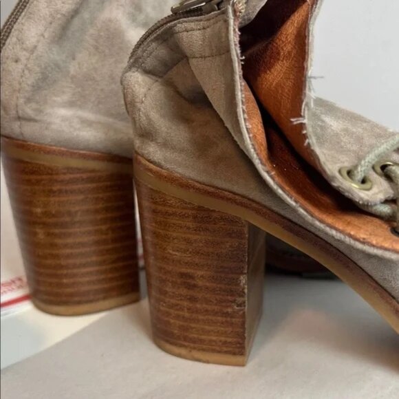 Jeffrey Campbell Cos Taupe Suede Lace-Up Booties 9 - Picture 16 of 16